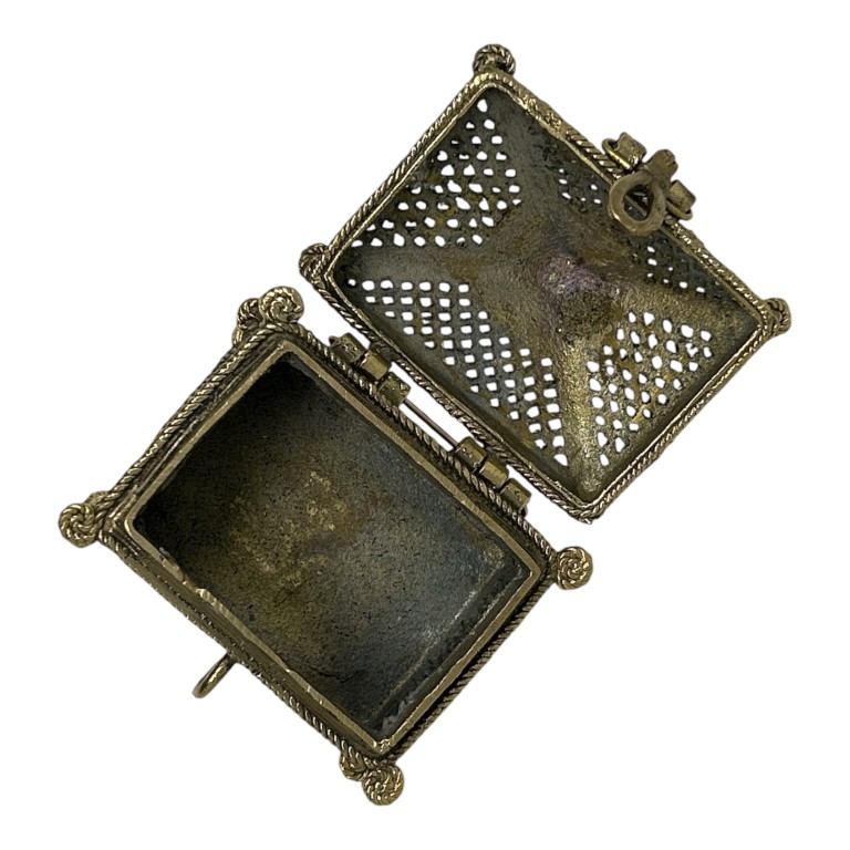 AROOTI Handcrafted Dokra Brass Trinket Box | Antique Lost-Wax Cast Metal Mesh Jewelry Organizer | Traditional Tribal Storage Chest Figurine for Dressing Table, Ethnic Indian Home Decor Festival Gift - Image 6